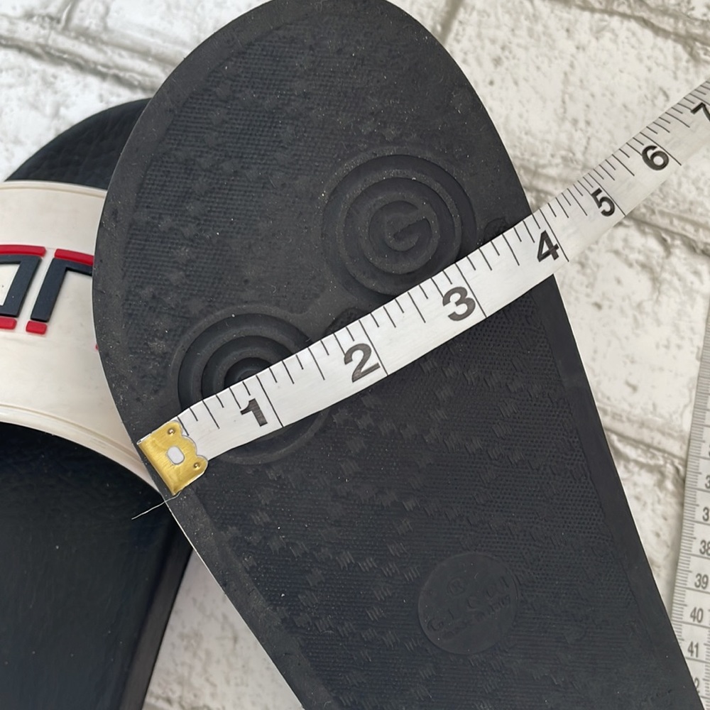 Gucci Pool Sides - Picture 13 of 13